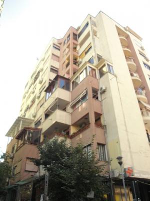 Tirane Zona e Bllokut - Shitet  Apartament 145 m2 - 203.000 Euro - 1