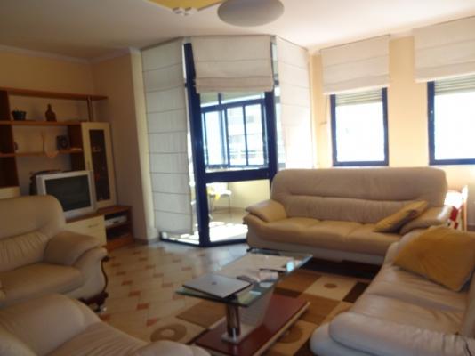 Tirane, Zona e Bllokut, Apartament 2+1 me Qera, 500 Euro - 1