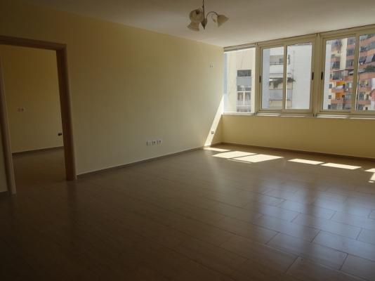 Apartament 135 m2 me Qera per Biznes , Pazari i Ri , Rr. Tefta Tashko - 1