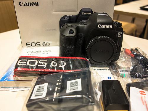 Canon EOS Digital SLR Camera 6D 20.2 MP me 24-105mm f / 3.5-5.6 MPS Lens - 1