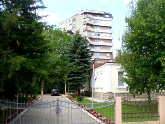 Shitet banesa dydhomeshe ne qendren e ngushte te Prishtines  - 1
