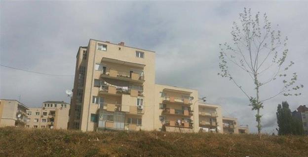 Stan u Prishtini stare bele zgrade suncani breg 55m2+48m2! - 1