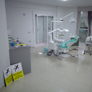 Dr. Ardit M. Klinik Dentare lux